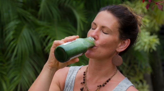 Fizzy Basil and Mint Green Smoothie