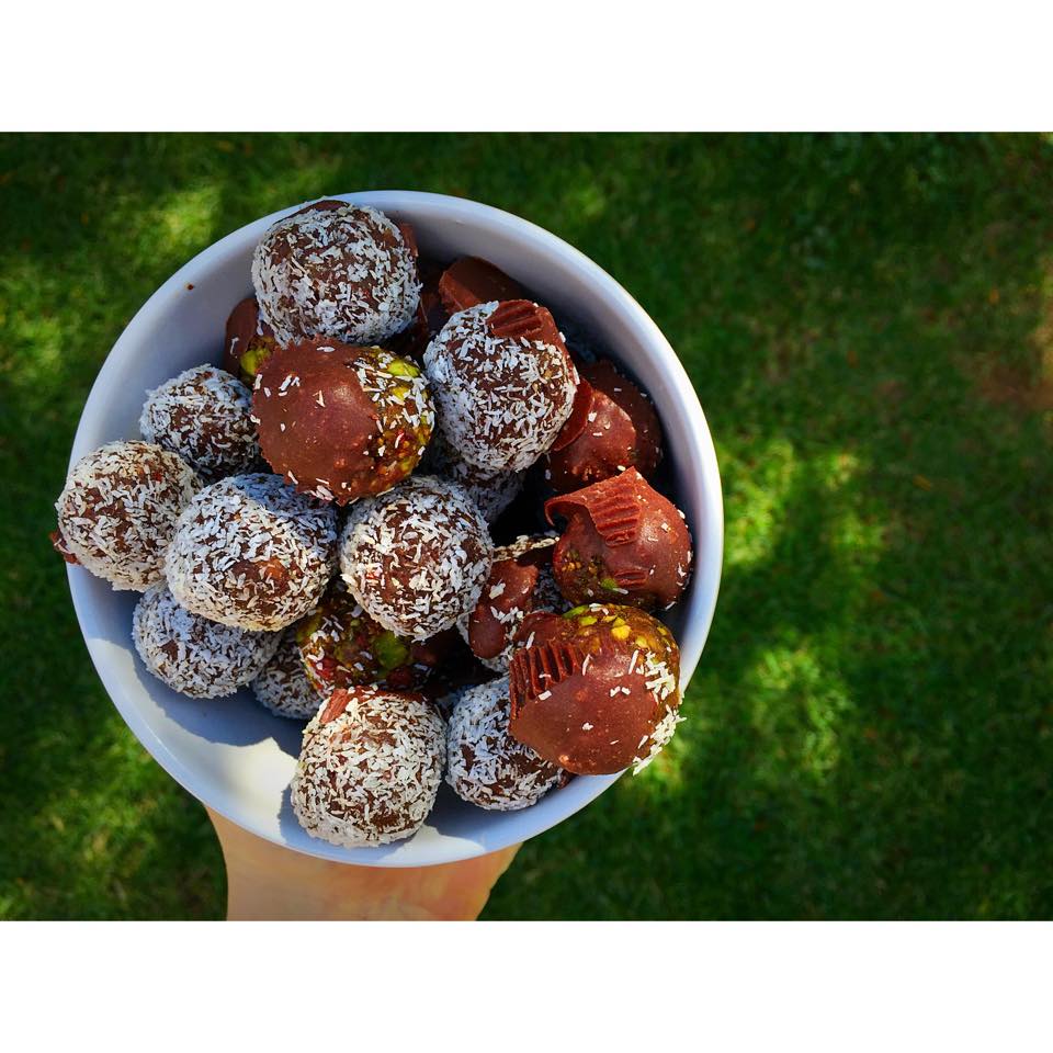 Healthy Bliss Balls Recipe: Raw Oreos